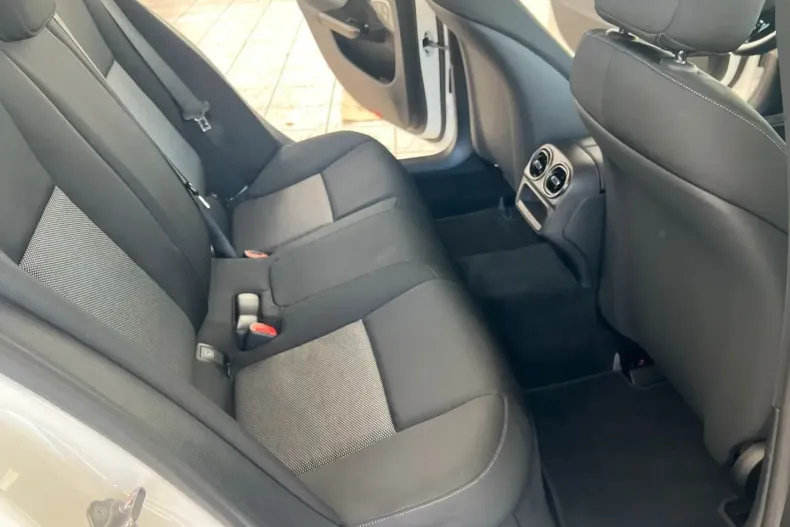 Mercedes-Benz C 220 din 2020 cu 3.106 km - oferta MER127316 - foto 17