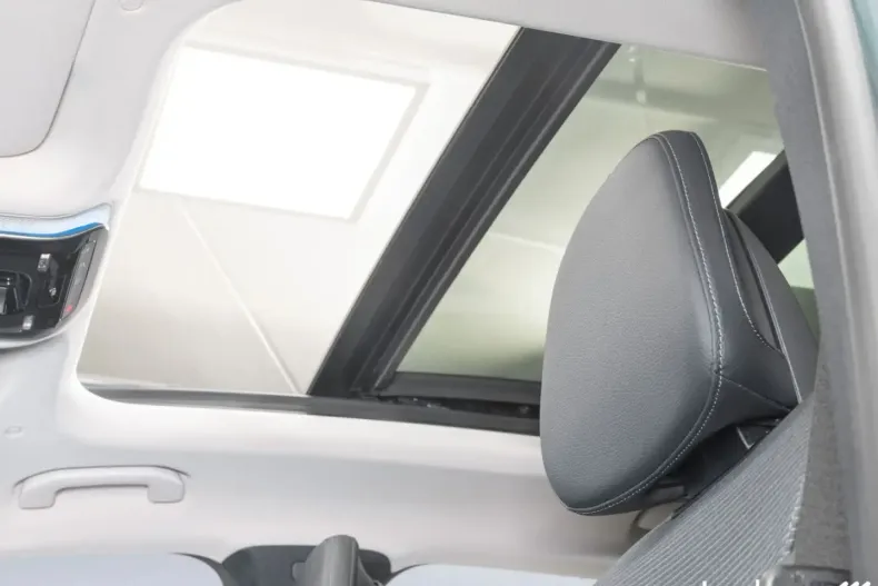 Mercedes-Benz GLC 300 din 2024 cu 3.387 km - oferta MER127348 - foto 14