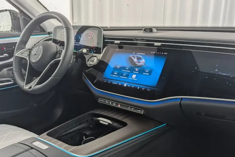 Mercedes-Benz E 300 din 2024 cu 7.450 km - oferta MER127374 - foto 11