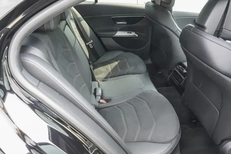 Mercedes-Benz E 300 din 2024 cu 22.243 km - oferta MER127381 - foto 7