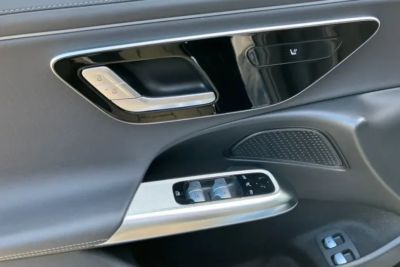 Mercedes-Benz E 300 din 2024 cu 27.200 km - oferta MER127384 - foto 6