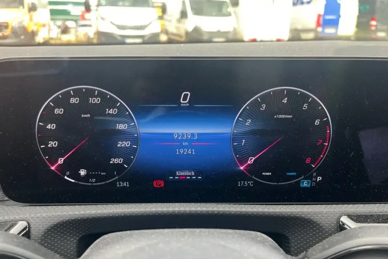 Mercedes-Benz CLA 180 din 2024 cu 19.300 km - oferta MER127387 - foto 11