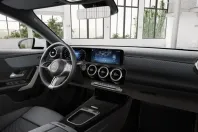 Mercedes-Benz CLA 180 din 2024 cu 11.600 km - oferta MER127389 - foto 4