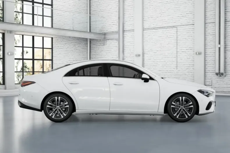 Mercedes-Benz CLA 180 din 2024 cu 11.600 km - oferta MER127389 - foto 5