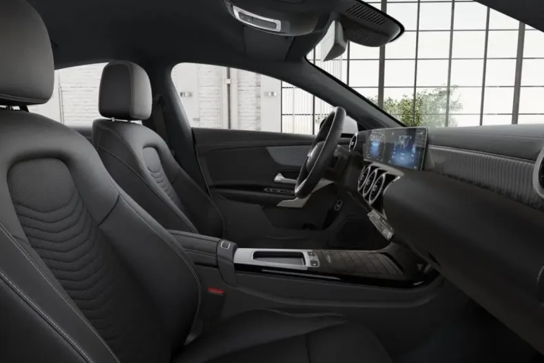 Mercedes-Benz CLA 180 din 2024 cu 11.600 km - oferta MER127389 - foto 6