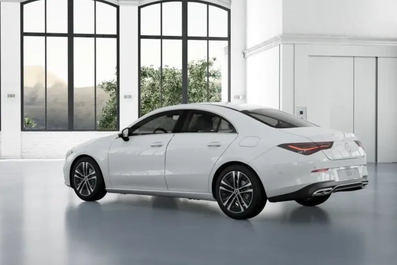 Mercedes-Benz CLA 180 din 2024 cu 11.600 km - oferta MER127389 - foto 11