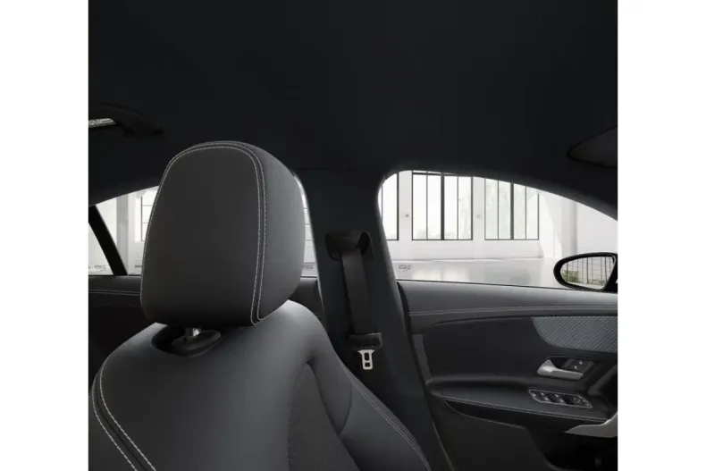 Mercedes-Benz CLA 180 din 2024 cu 11.600 km - oferta MER127389 - foto 13