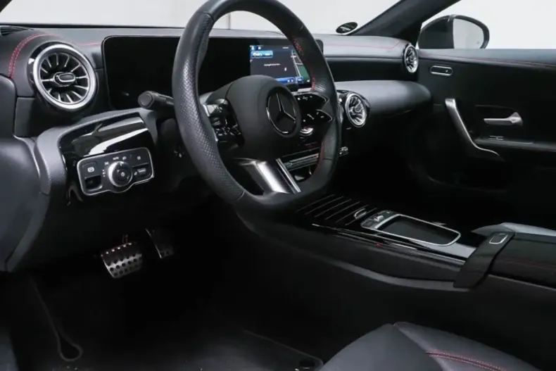 Mercedes-Benz CLA 250 din 2024 cu 11.832 km - oferta MER127393 - foto 6