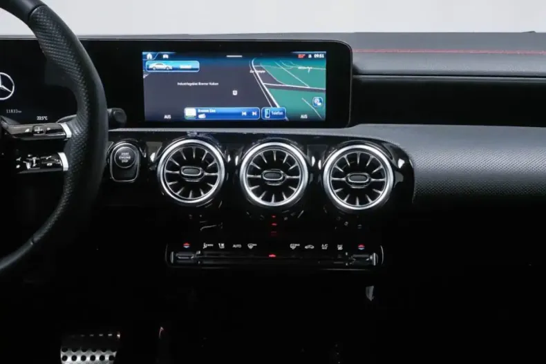 Mercedes-Benz CLA 250 din 2024 cu 11.832 km - oferta MER127393 - foto 7