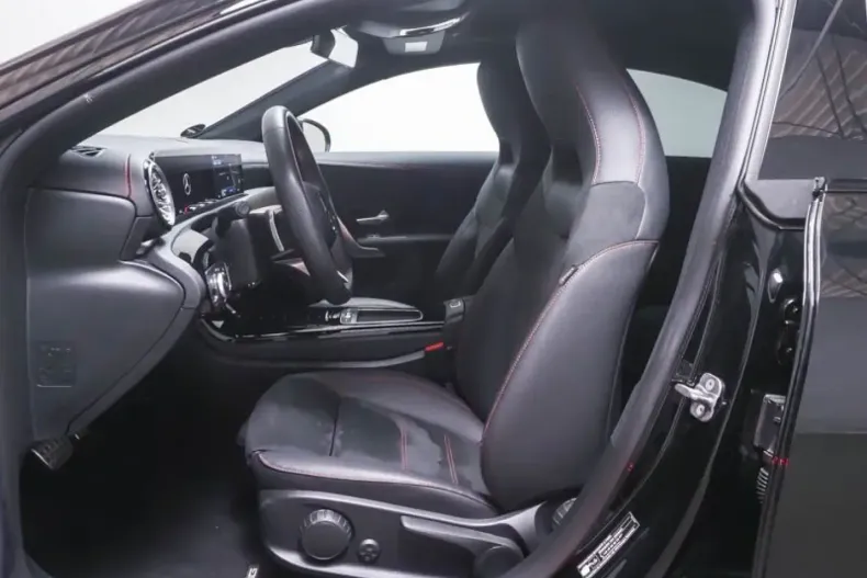 Mercedes-Benz CLA 250 din 2024 cu 11.832 km - oferta MER127393 - foto 8