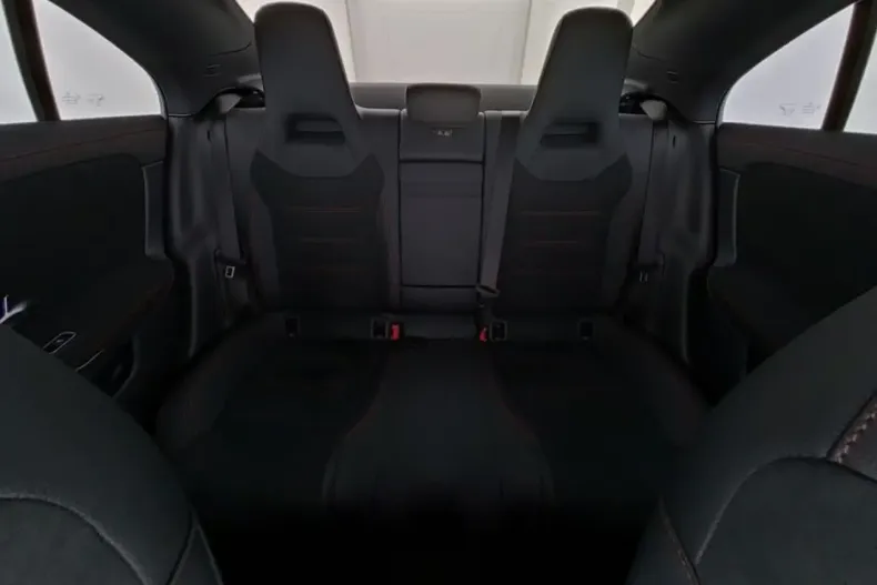 Mercedes-Benz CLA 250 din 2024 cu 11.369 km - oferta MER127395 - foto 8