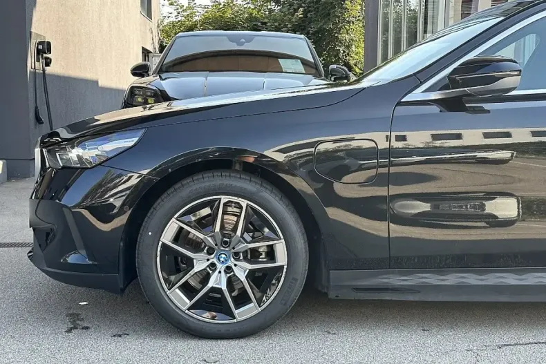 BMW 530 din 2024 cu 10.158 km - oferta BMW127410 - foto 4