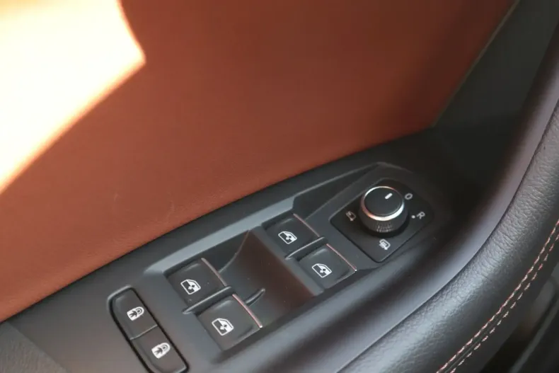 Volkswagen Touareg din 2023 cu 56.089 km - oferta VOL127417 - foto 23