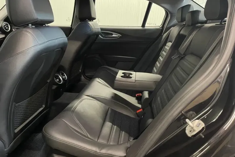 Alfa Romeo Giulia din 2019 cu 108.354 km - oferta ALF127426 - foto 11