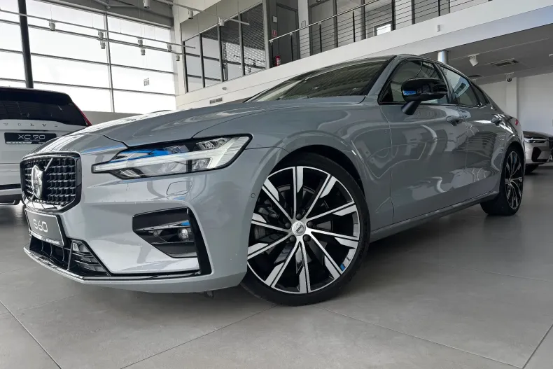 Volvo S60 din 2023 cu 30.000 km - oferta VOL127448 - foto 1