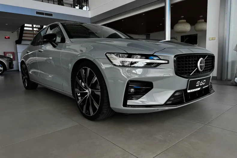 Volvo S60 din 2023 cu 30.000 km - oferta VOL127448 - foto 3