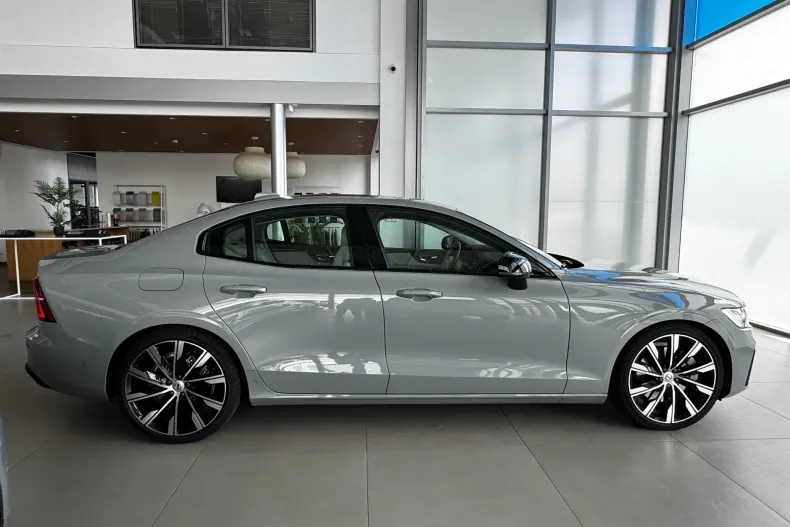 Volvo S60 din 2023 cu 30.000 km - oferta VOL127448 - foto 4