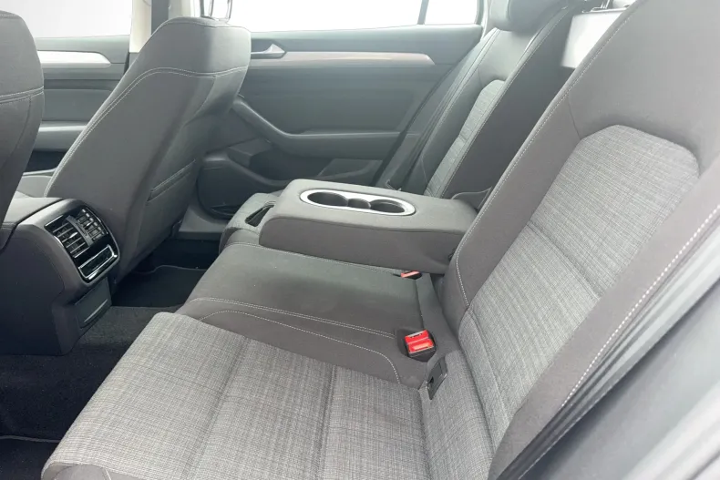 Volkswagen Passat din 2022 cu 83.167 km - oferta VOL127484 - foto 11