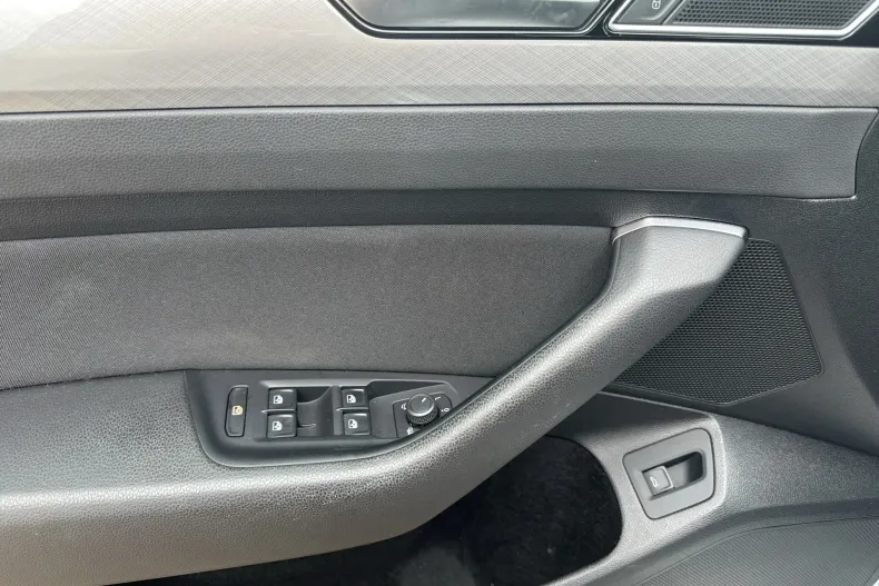 Volkswagen Passat din 2022 cu 83.167 km - oferta VOL127484 - foto 12