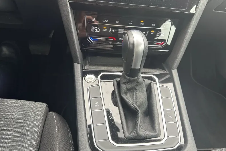 Volkswagen Passat din 2022 cu 83.167 km - oferta VOL127484 - foto 15