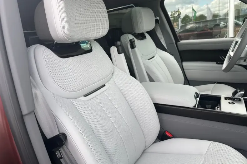 Land Rover Range Rover din 2024 cu 1.900 km - oferta LAN127531 - foto 14