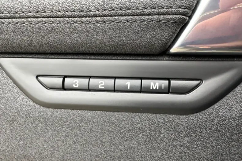 Land Rover Discovery din 2022 cu 55.456 km - oferta LAN127535 - foto 20