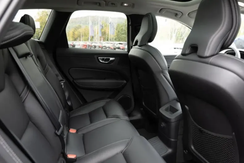 Volvo XC60 din 2022 cu 42.245 km - oferta VOL127537 - foto 6