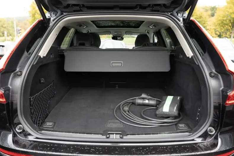 Volvo XC60 din 2022 cu 42.245 km - oferta VOL127537 - foto 8