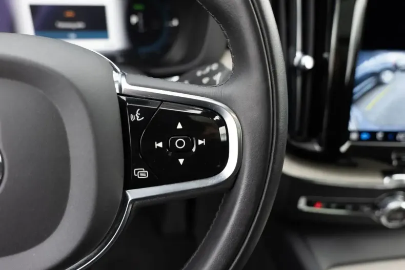 Volvo XC60 din 2022 cu 42.245 km - oferta VOL127537 - foto 19