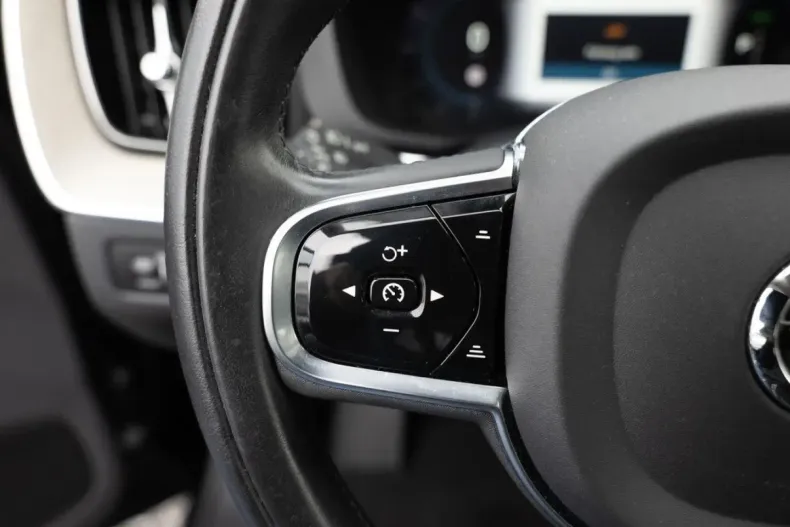 Volvo XC60 din 2022 cu 42.245 km - oferta VOL127537 - foto 20