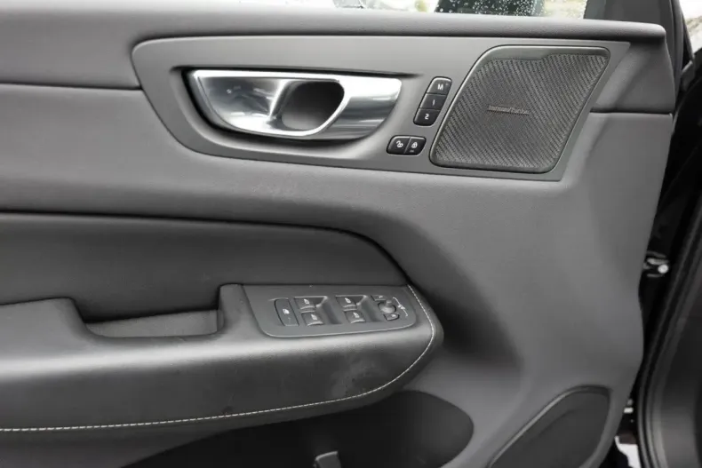 Volvo XC60 din 2022 cu 42.245 km - oferta VOL127537 - foto 26