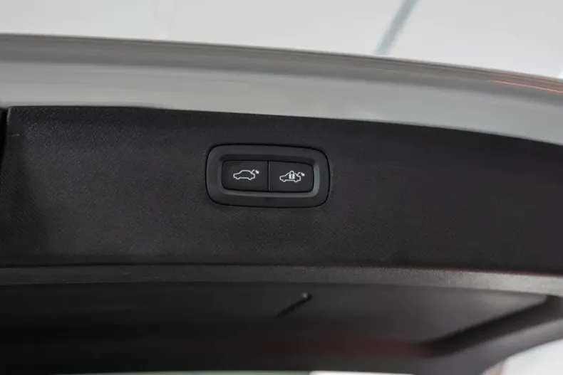 Volvo XC90 din 2023 cu 23.797 km - oferta VOL127538 - foto 9