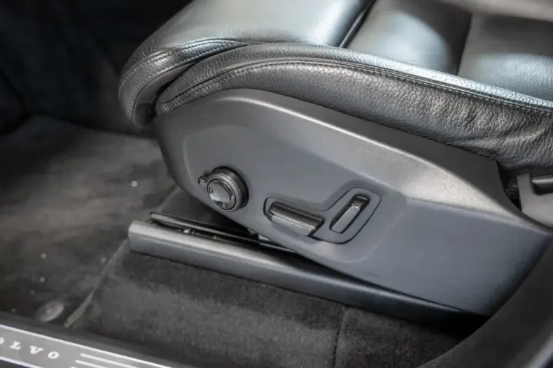 Volvo XC90 din 2023 cu 23.797 km - oferta VOL127538 - foto 19
