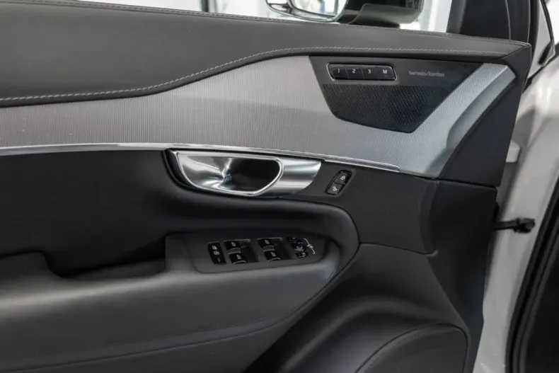 Volvo XC90 din 2023 cu 23.797 km - oferta VOL127538 - foto 21