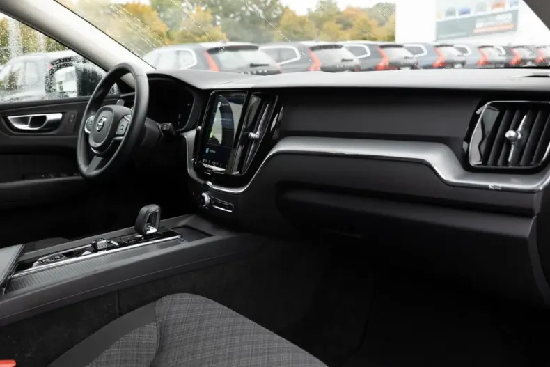 Volvo XC60 din 2023 cu 33.839 km - oferta VOL127542 - foto 5