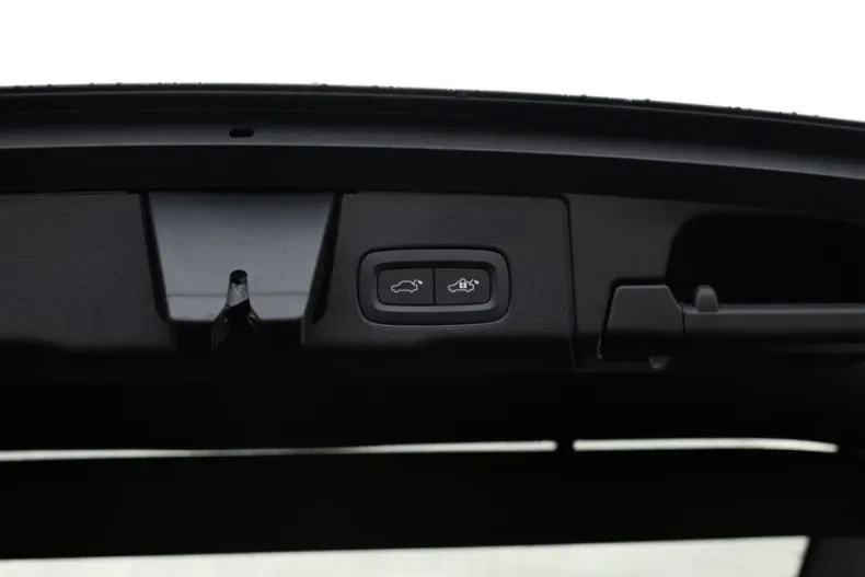 Volvo XC60 din 2023 cu 33.839 km - oferta VOL127542 - foto 9