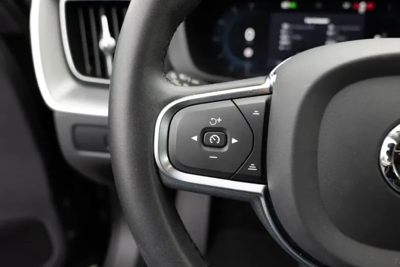 Volvo XC60 din 2023 cu 33.839 km - oferta VOL127542 - foto 18