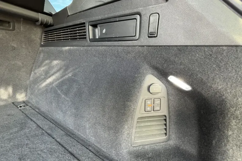 Volkswagen Touareg din 2023 cu 84.400 km - oferta VOL127552 - foto 16