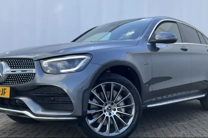 Mercedes-Benz GLC 300 din 2021 cu 69.309 km - oferta MER127562 - foto 1