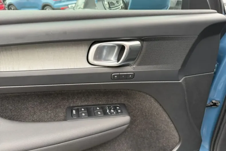 Volvo XC40 din 2024 cu 23.217 km - oferta VOL127565 - foto 12