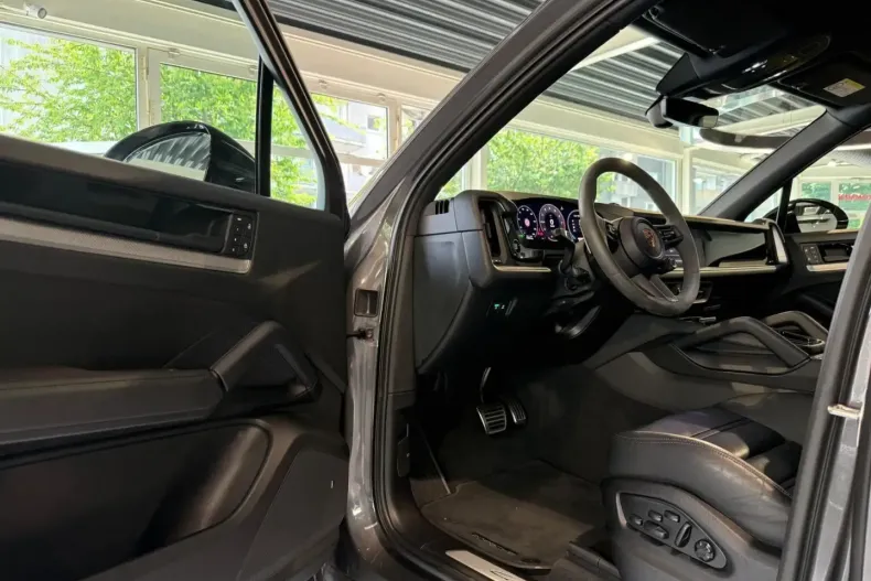 Porsche Cayenne din 2024 cu 40.000 km - oferta POR127580 - foto 9