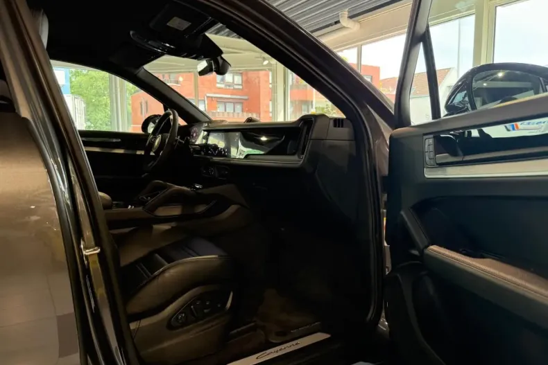 Porsche Cayenne din 2024 cu 40.000 km - oferta POR127580 - foto 23