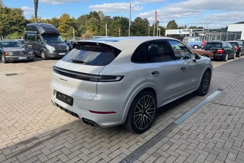 Porsche Cayenne din 2024 cu 70.520 km - oferta POR127586 - foto 9