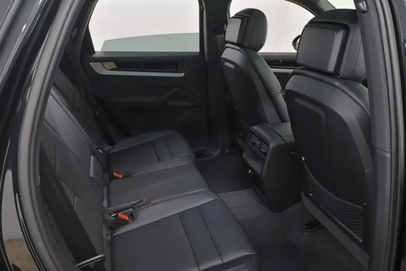 Porsche Cayenne din 2024 cu 17.000 km - oferta POR127599 - foto 25