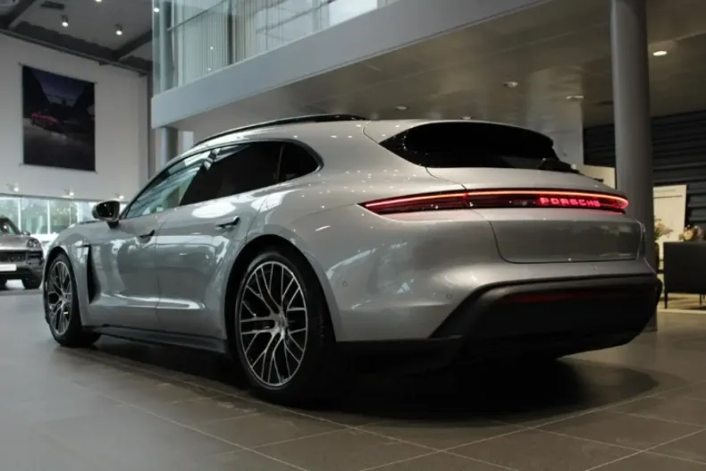 Porsche Taycan din 2025 cu 0 km - oferta POR127621 - foto 2