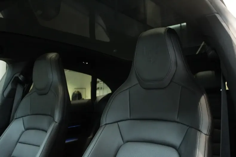 Porsche Taycan din 2025 cu 0 km - oferta POR127621 - foto 4