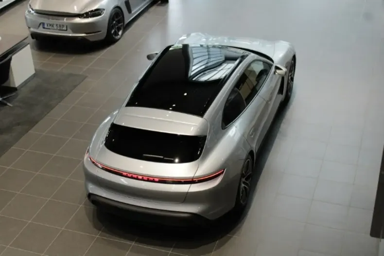 Porsche Taycan din 2025 cu 0 km - oferta POR127621 - foto 12