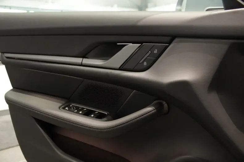 Porsche Taycan din 2025 cu 0 km - oferta POR127621 - foto 16