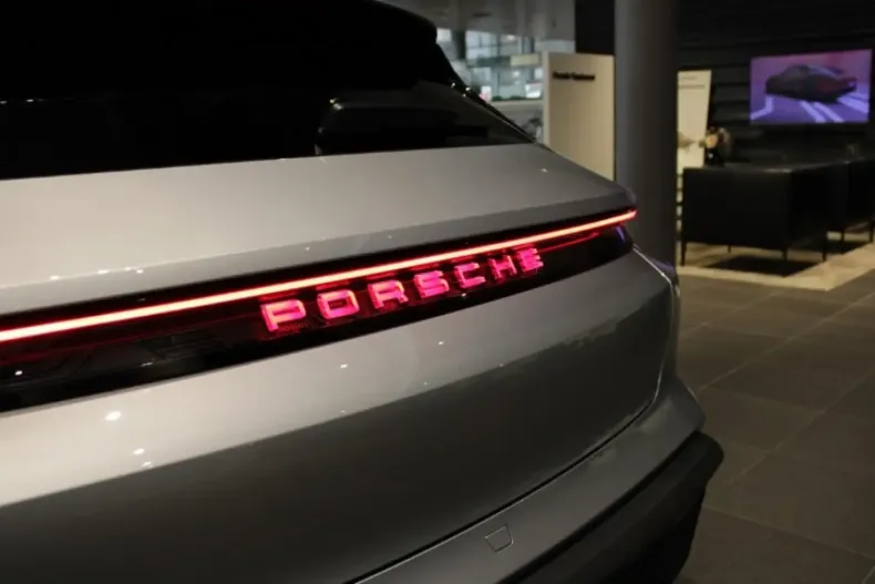 Porsche Taycan din 2025 cu 0 km - oferta POR127621 - foto 22