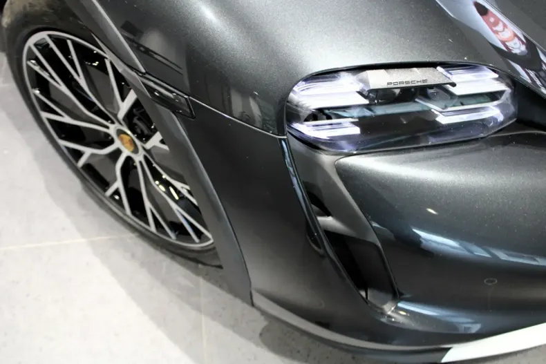 Porsche Taycan din 2025 cu 2.830 km - oferta POR127635 - foto 3